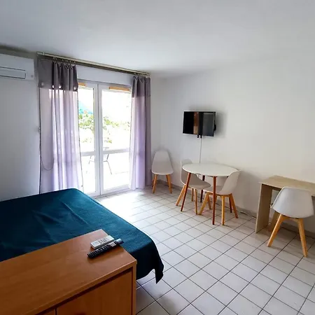 With Balcony - 1 Minute From The Διαμέρισμα