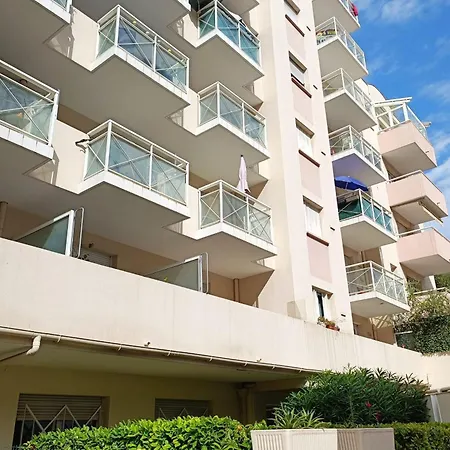 With Balcony - 1 Minute From The Apartament