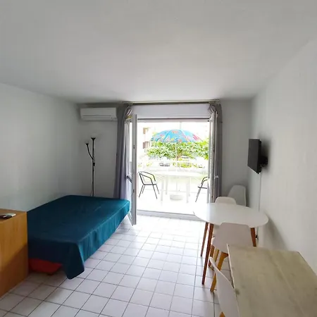 With Balcony - 1 Minute From The Apartament *